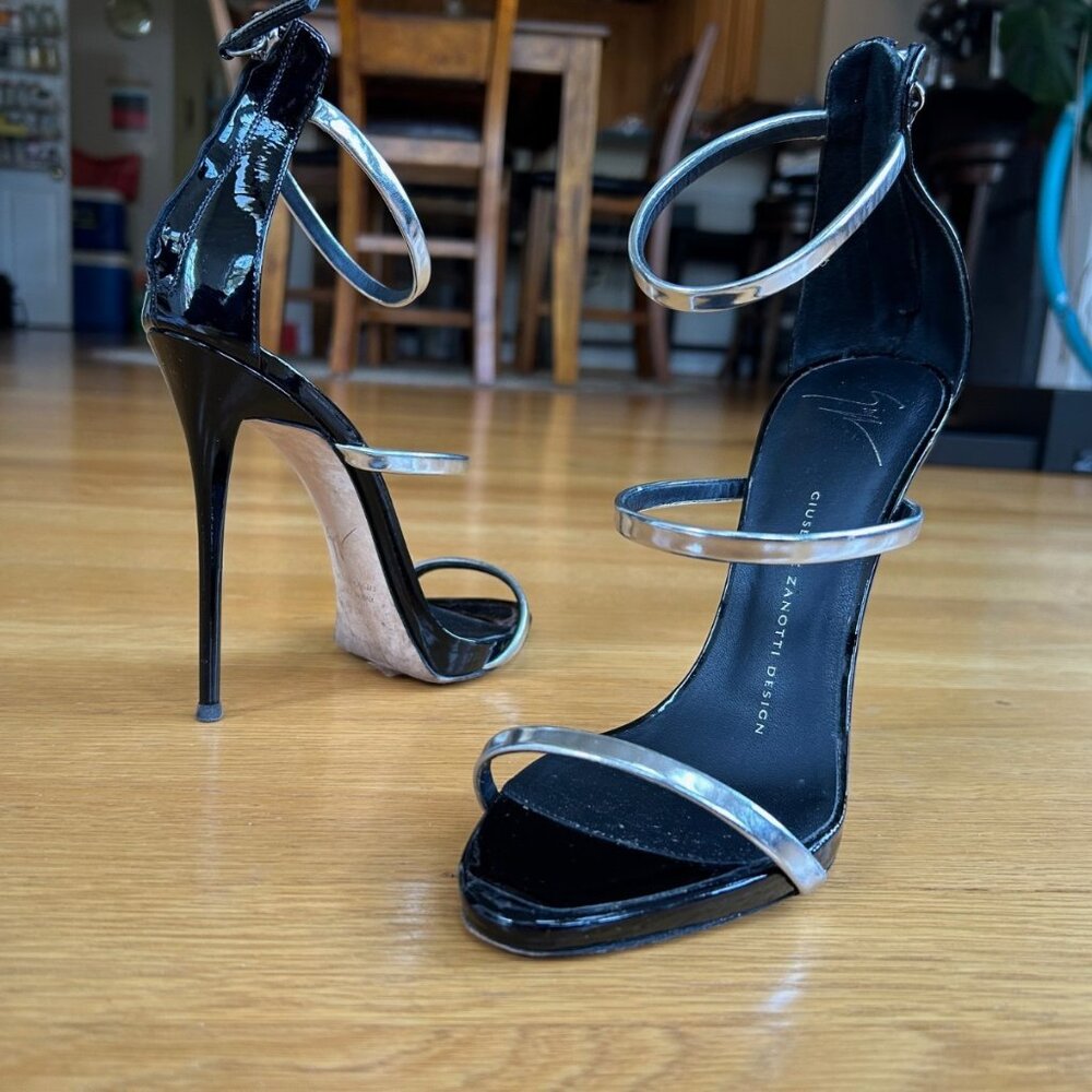 Giuseppe Zanotti Harmony Black & Silver Patent Sandals